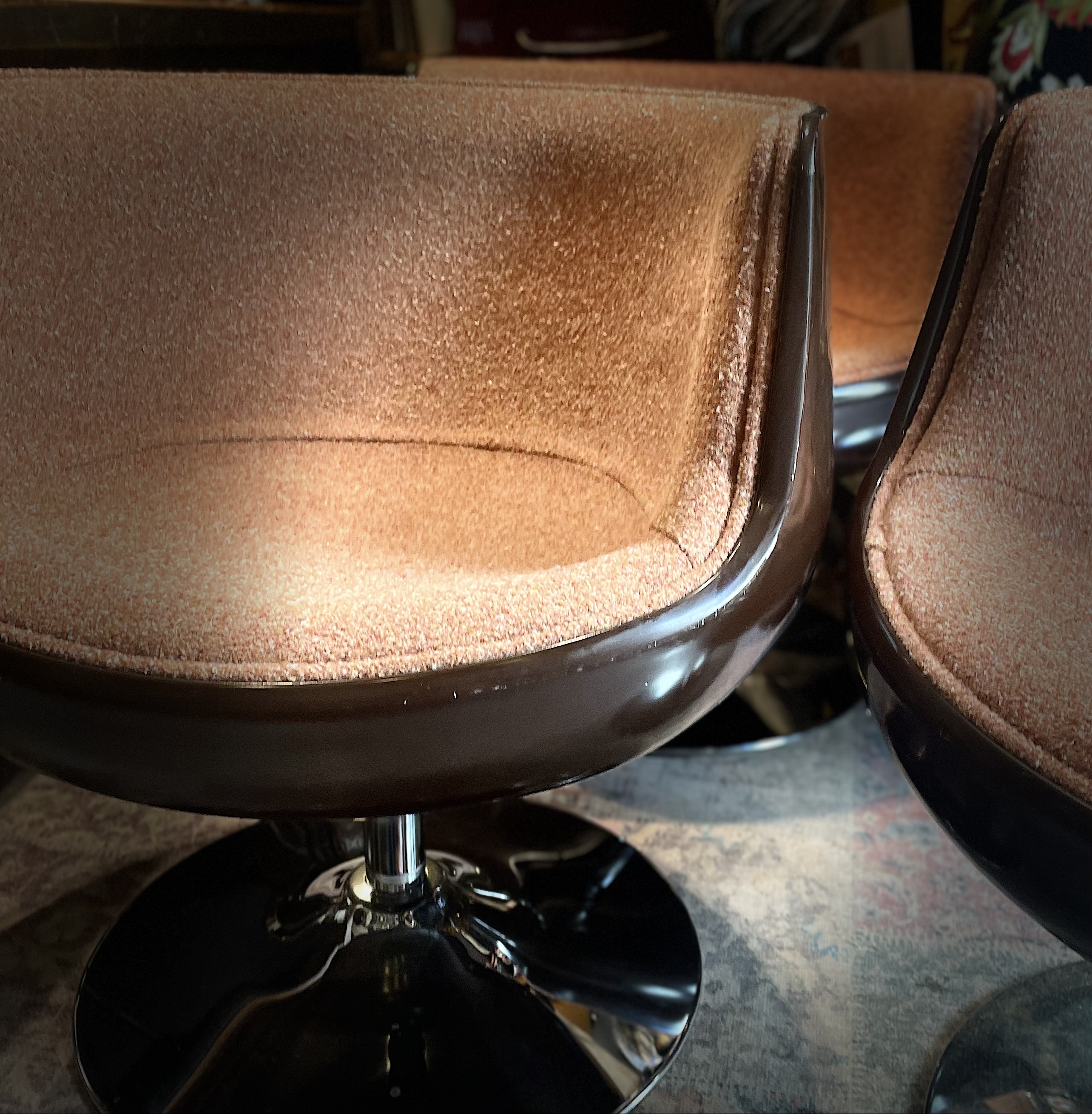 Fauteuil Coque vintage avec tissu Desigers Guild