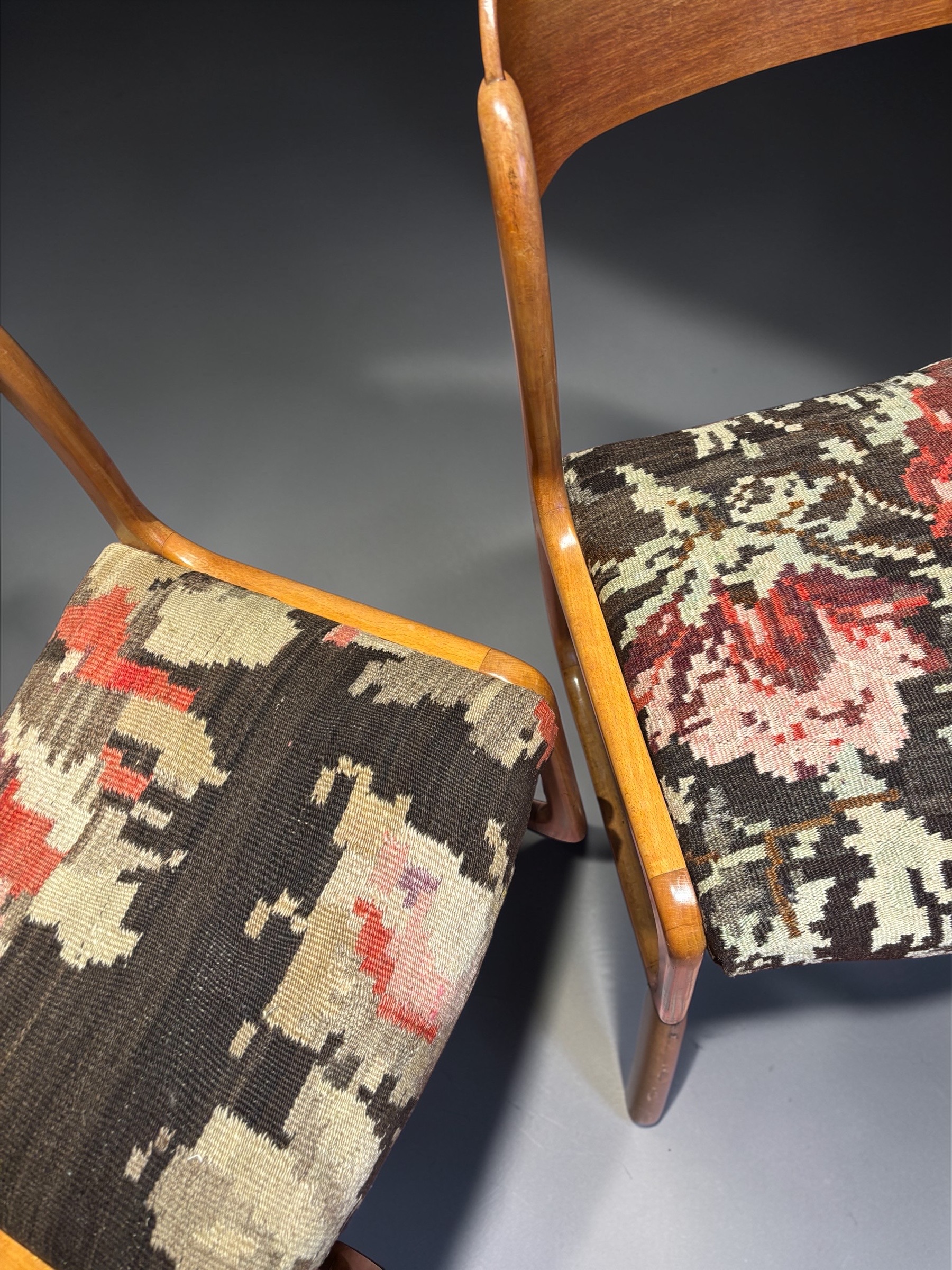 Réfection-chaise-Baumann-Kilim-Moldave-Tapissier-Lyon 7
