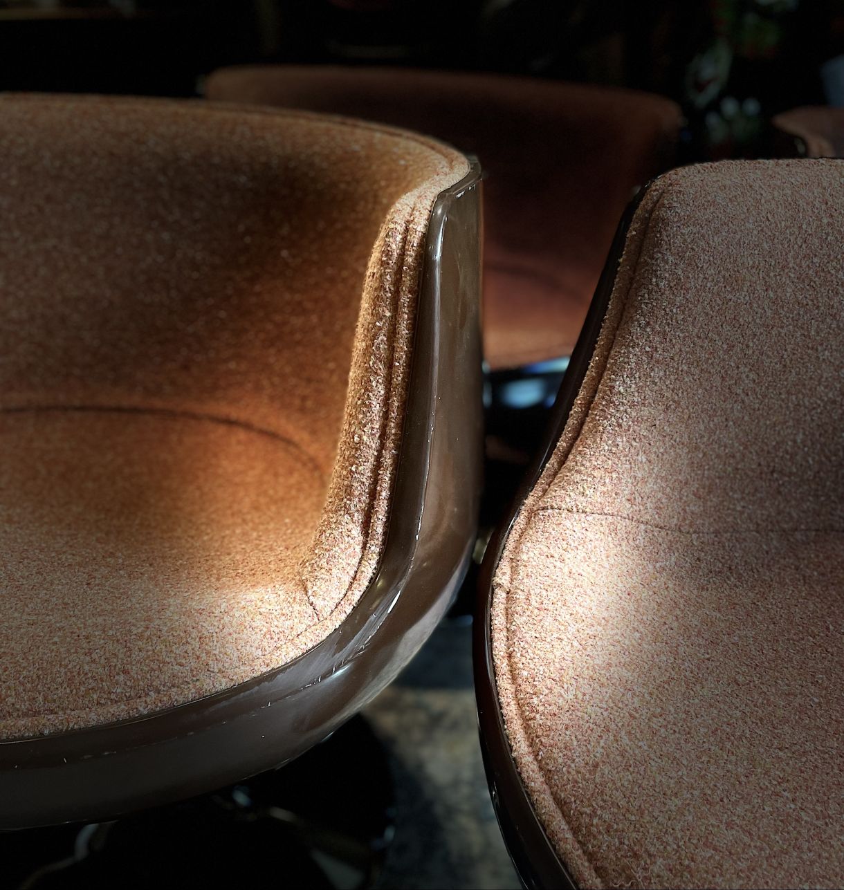 Fauteuil Space Age vintage tissu Designers Guild KINMEL PETRA STONE