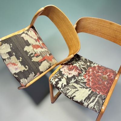 Design Vintage et Artisanat : La Renaissance de Chaises Baumann en Kilim Moldave